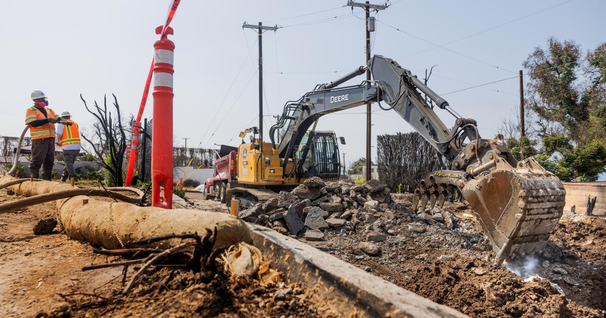 Las teorías de conspiración frustraron el plan de reconstrucción después de los incendios forestales del condado de LA