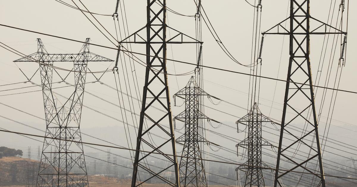 El proyecto de ley que requiere la eliminación de líneas eléctricas no utilizadas para evitar que los riesgos de incendios forestales mueran en Sacramento