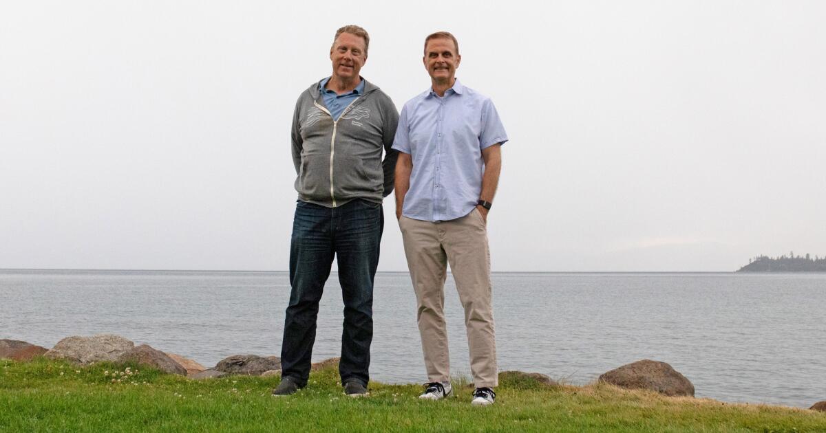 Hermanos, consultores rivales no dejan dividir la diferencia de la fiesta