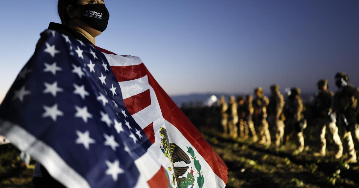 A medida que las redadas sofocan la economía, Trump demuestra el caso de la reforma migratoria