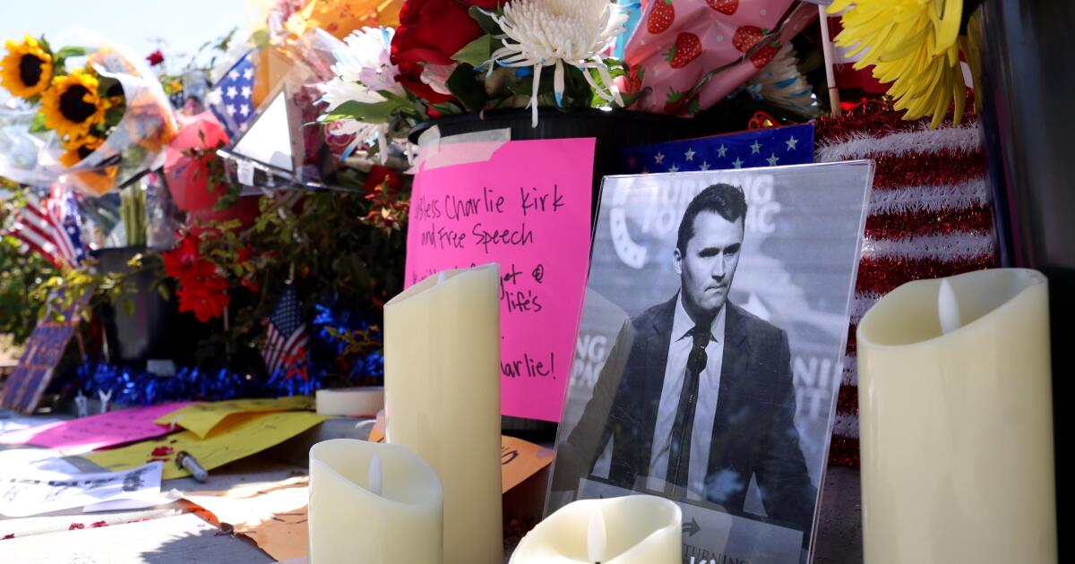 El maestro del condado de Orange supuestamente eliminado, destrozado Kirk Memorial