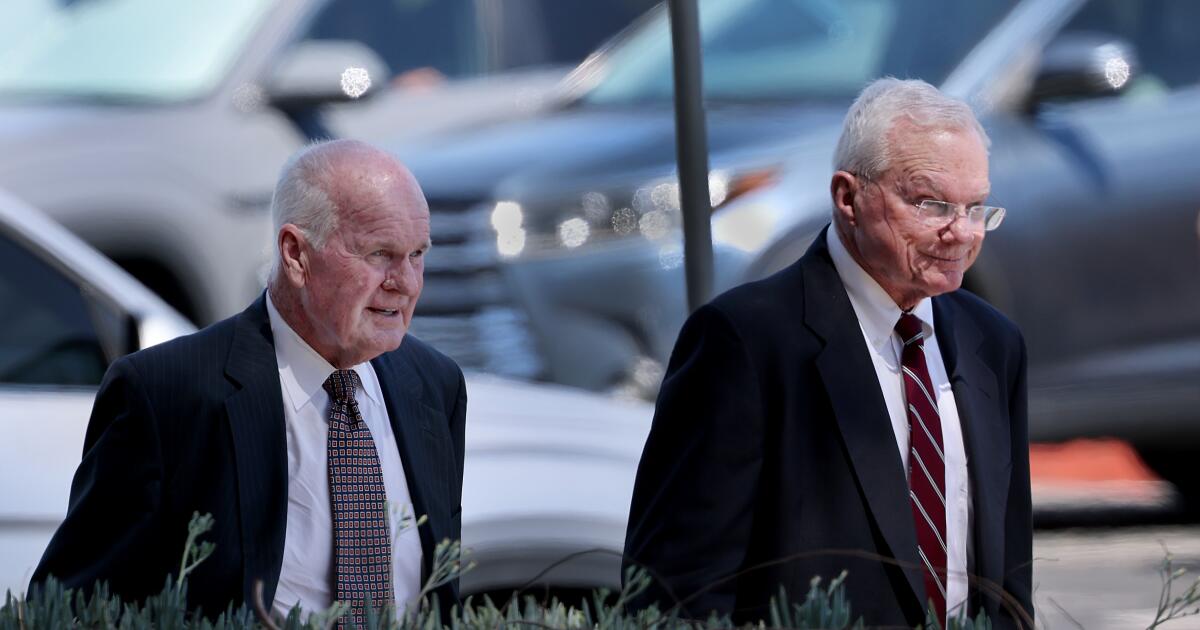 Ex alumnos abusados ​​por el maestro de High High High de larga data otorgaron más de $ 13 millones