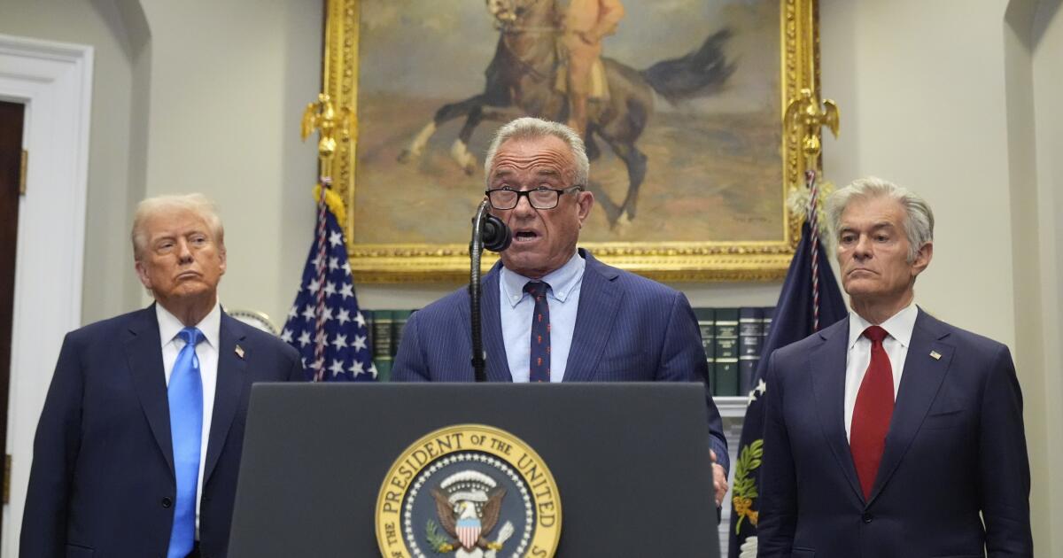 Trump culpa a Tylenol por el autismo, consternando a los expertos