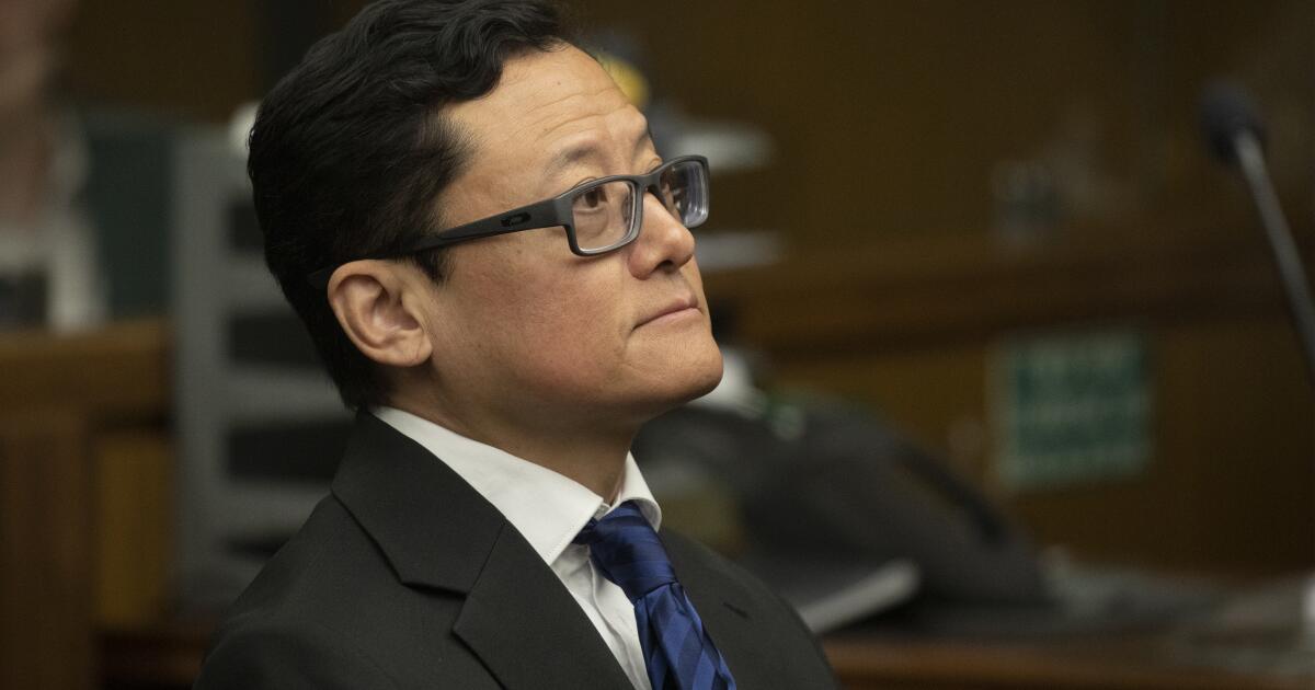 La DEA ascendió a un agente de Los Ángeles que apuntó con un arma a un colega a pesar de los problemas