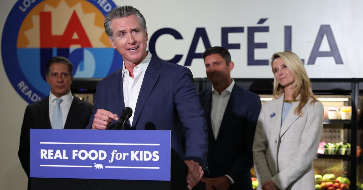 Los proyectos de ley de salud clave que el gobernador de California Newsom firmó esta semana se centraron en cómo la tecnología está afectando a los niños.