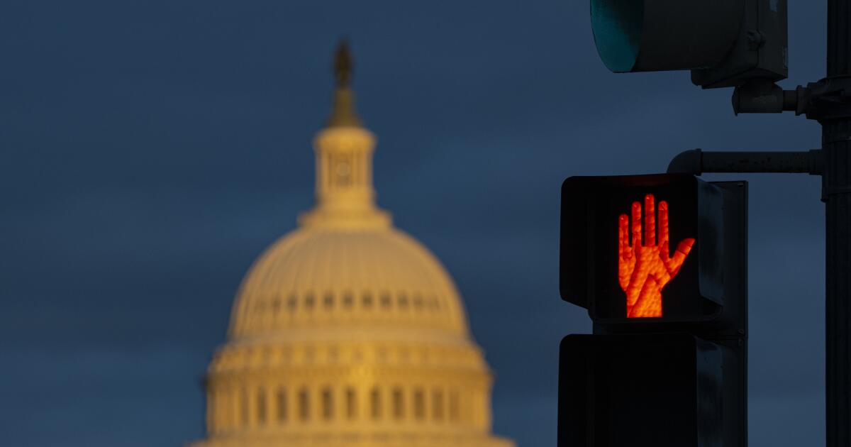 El cierre federal detiene las batallas legales de California con Trump