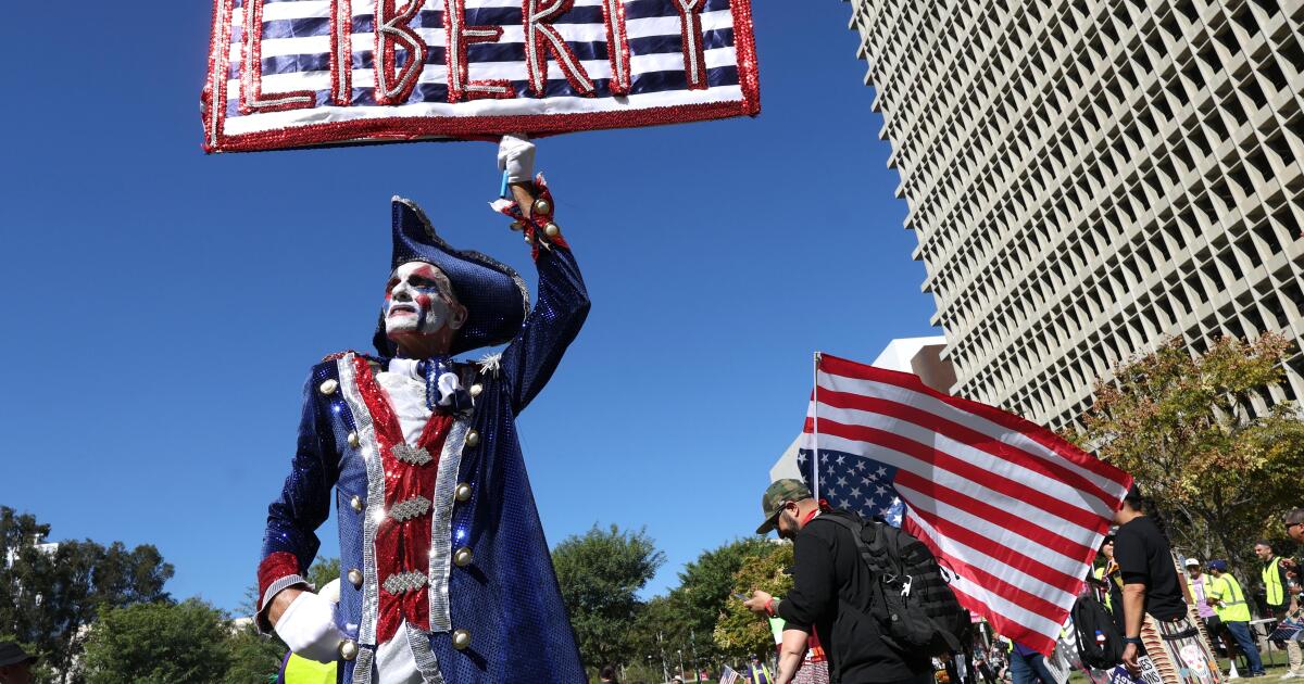 Las protestas «No a los Reyes» atraen multitudes en todo el país