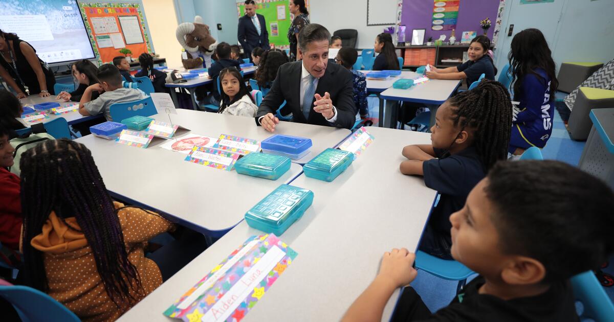 LAUSD y Compton Unified muestran avances en las pruebas mientras los reveses pandémicos persisten en California