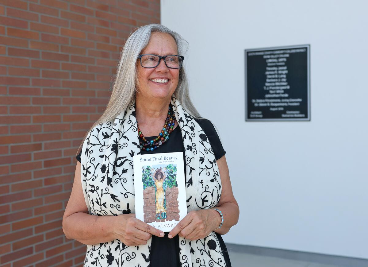 Autora, activista y profesora Lisa Alvarez