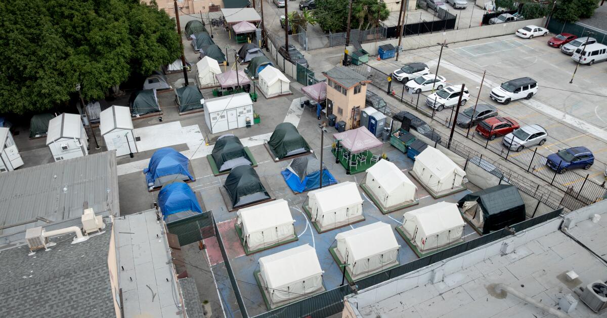 La ciudad de Los Ángeles dijo al tribunal que había 88 camas en un refugio para personas sin hogar, pero que faltaban 44 de ellas.