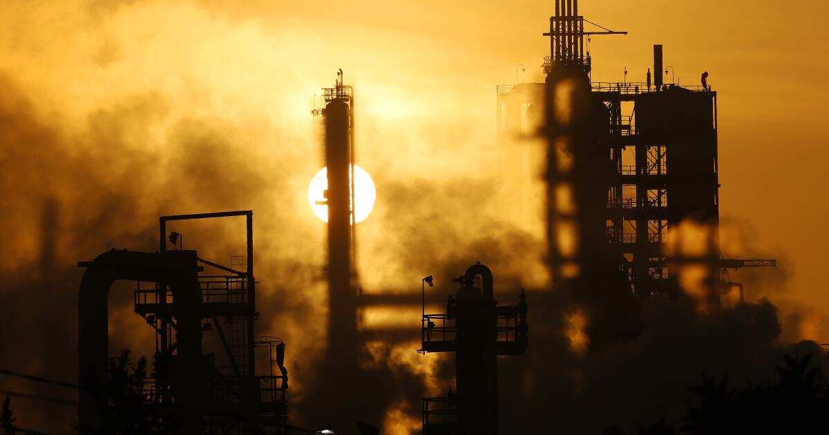 California podría tener su primer oleoducto. ¿Eso reduciría los precios de la gasolina?