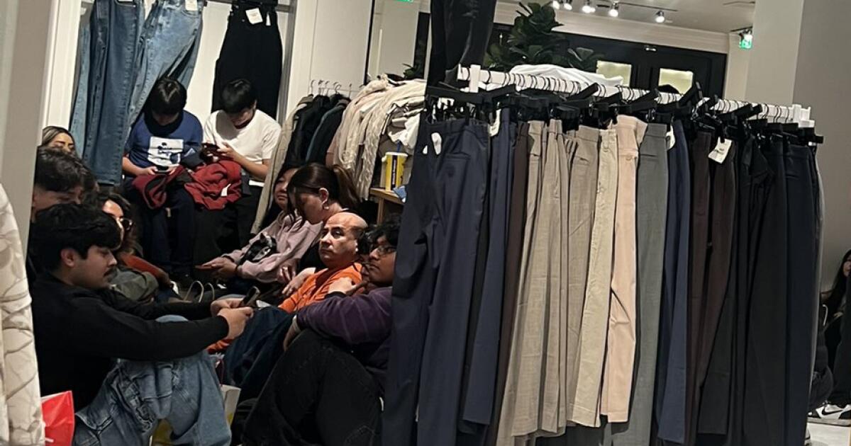 Tres heridos en el tiroteo en el centro comercial Westfield Valley Fair el Viernes Negro