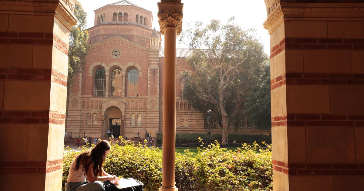 Juez bloquea la multa de Trump de 1.200 millones de dólares a UCLA por presunto antisemitismo