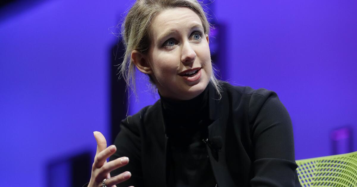 Elizabeth Holmes aparentemente busca un perdón para Trump