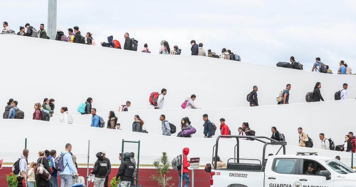 A pesar de las victorias judiciales, los inmigrantes siguen detenidos mientras ICE busca deportarlos