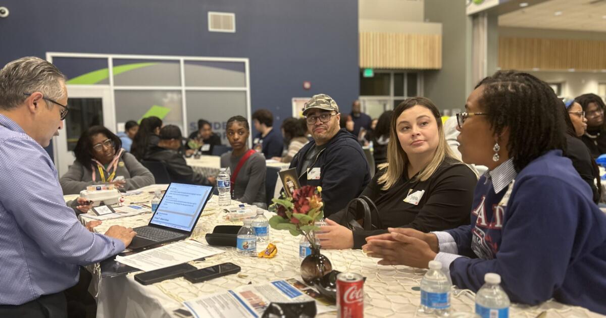 El Distrito Unificado de Fresno reestructura el departamento de rendimiento estudiantil negro para proteger los fondos federales